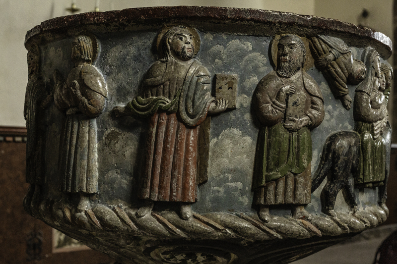 Dopfunt från ca. 1200, övermålad 1707