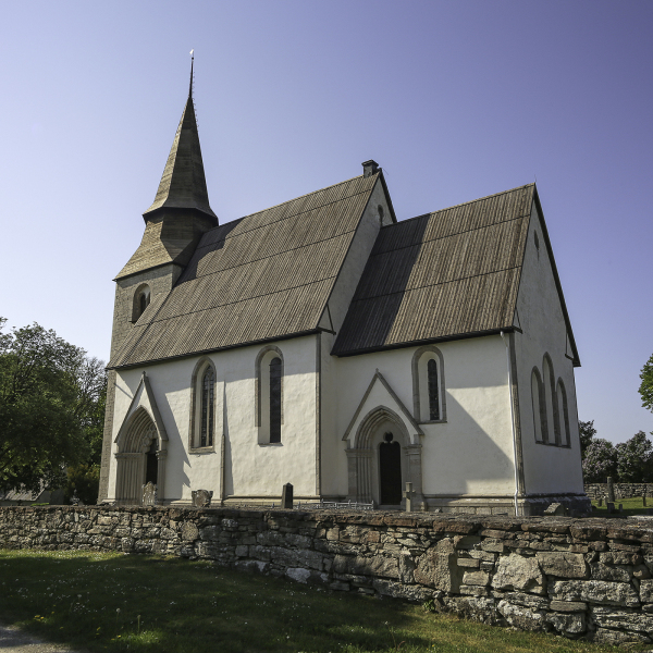 Fole kyrka från söder