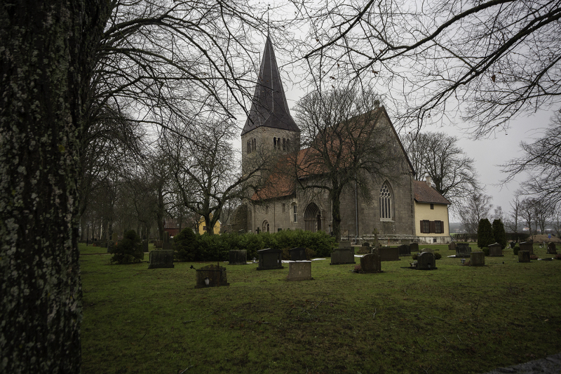 Follingbo kyrka från sydost