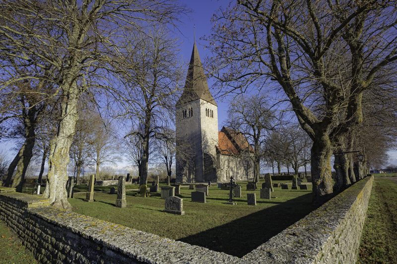Follingbo kyrka från sydväst