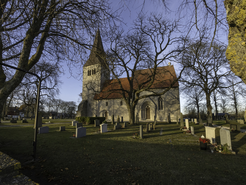 Follingbo kyrka från söder
