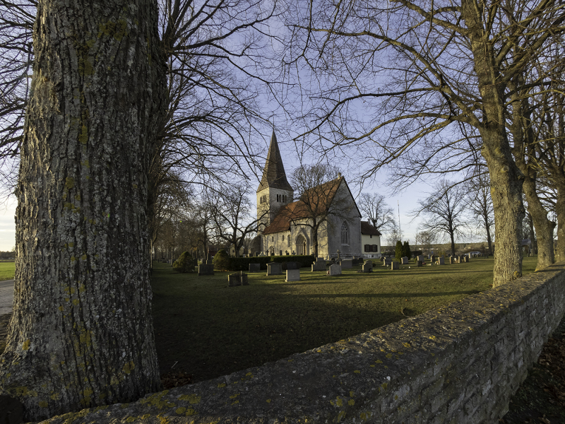 Follingbo kyrka från sydost