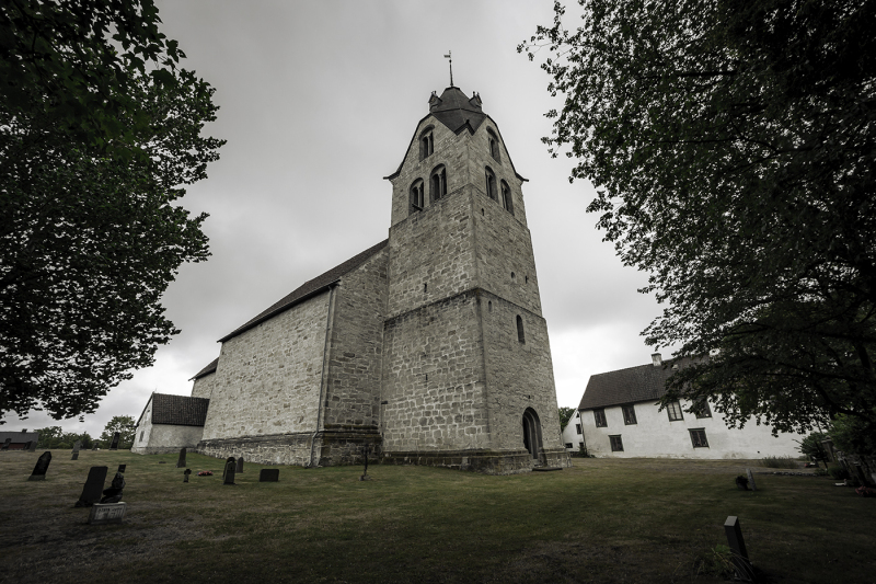 Grötlingbo kyrka från nordväst