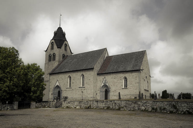 Grötlingbo kyrka från sydost