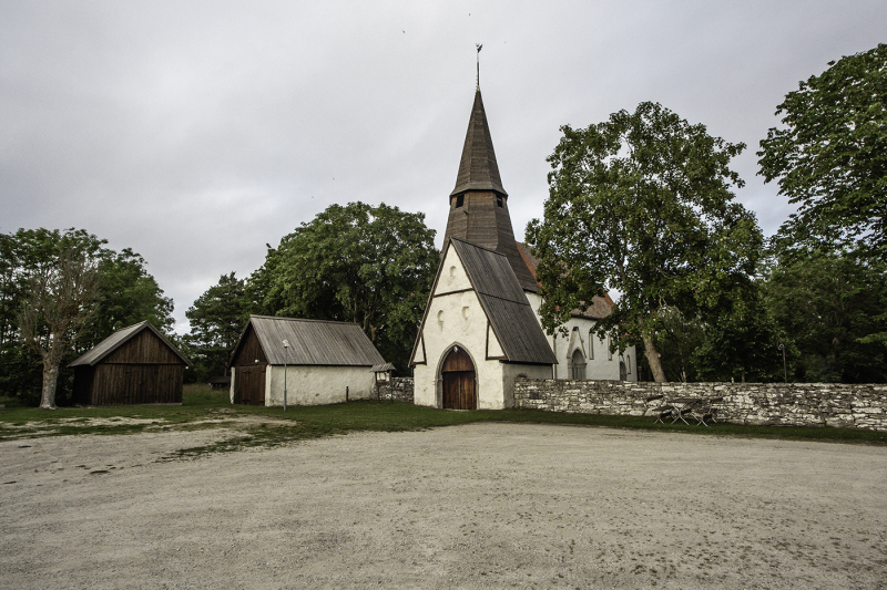 Hellvi kyrka från sydväst