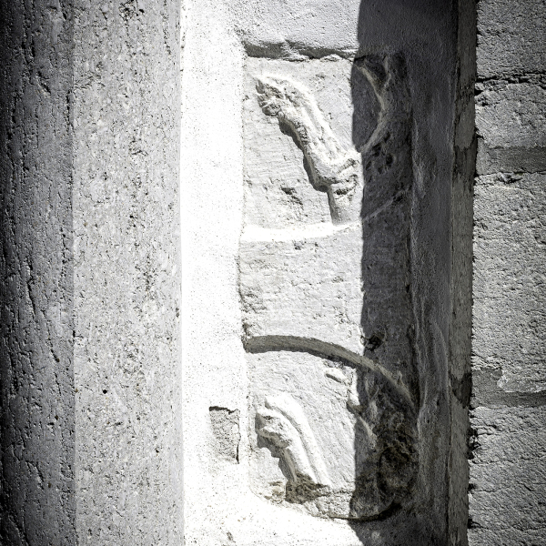 B06A9561-Hogran-relief-fyrkant-1400