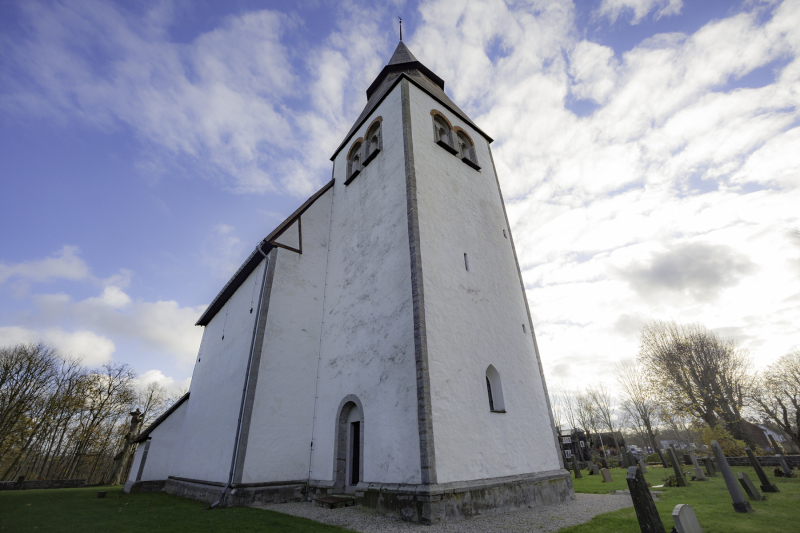 Hörsne kyrka från nordväst
