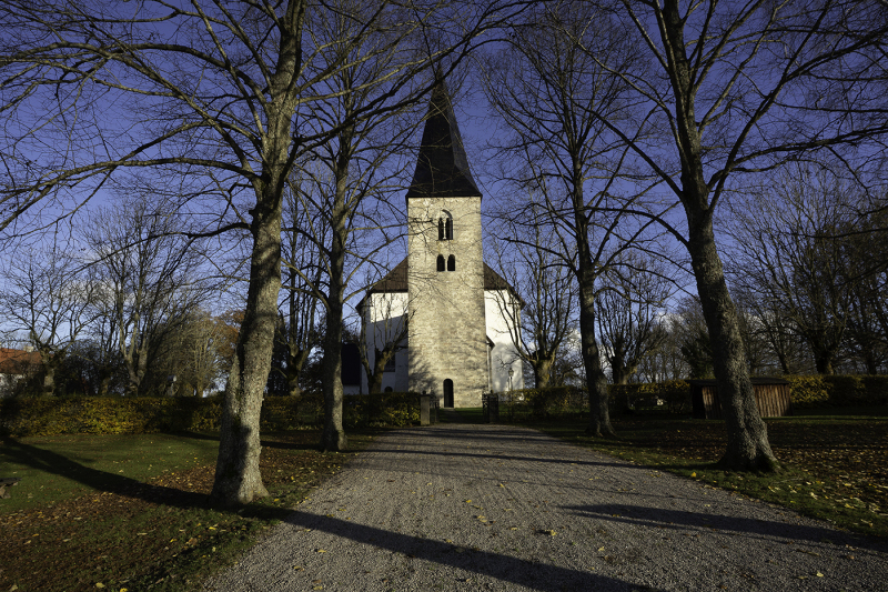 Källunge kyrka från väster