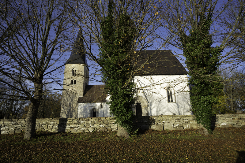 Källunge kyrka från söder