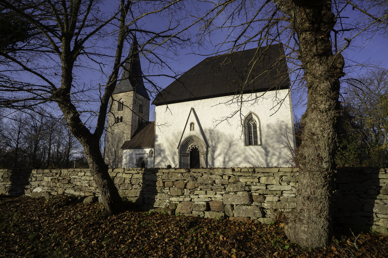 Källunge kyrka från söder