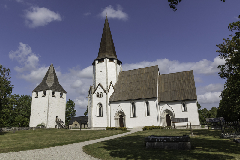 Lärbro kyrka från söder