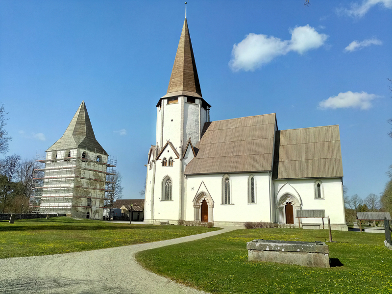 Lärbro kyrka från söder