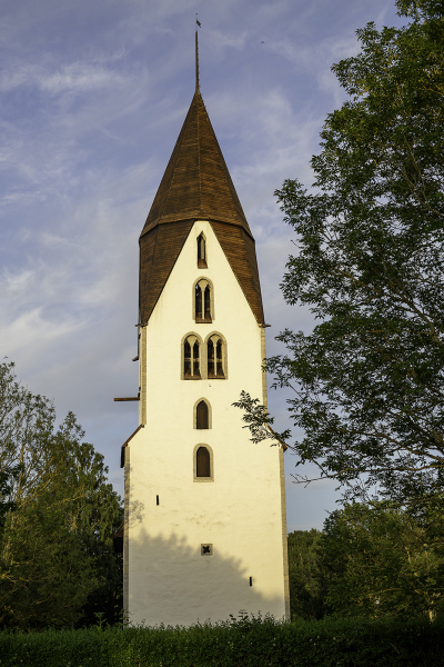 Lojsta kyrka från väster