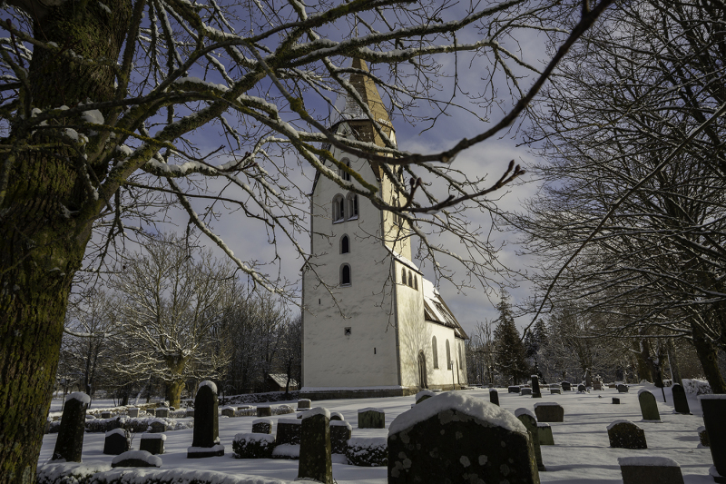 Lojsta kyrka från väster
