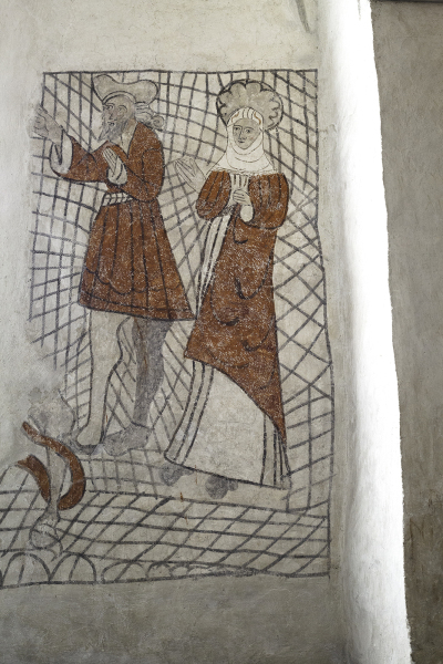 rest av kalkmålning (S:t Götan och draken), tillskriven "Mästaren från 1520", som också varit verksam bl a i Alva och Lau kyrkor .