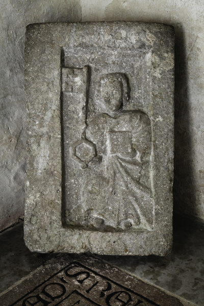 Relief av kalksten föreställande aposteln Petrus, möjligen ursprungligen inmurad i stiglucka från 1300-talet.
