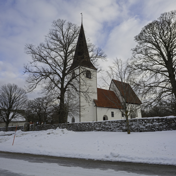 Lummelunda kyrka från sydväst