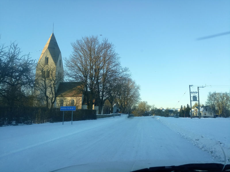 Mästerby kyrka söderifrån