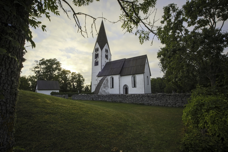 Othem kyrka söderifrån