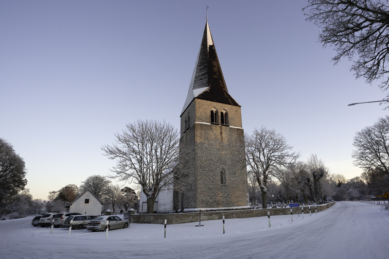 Sanda kyrka från väster