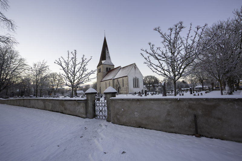 Sanda kyrka från sydost