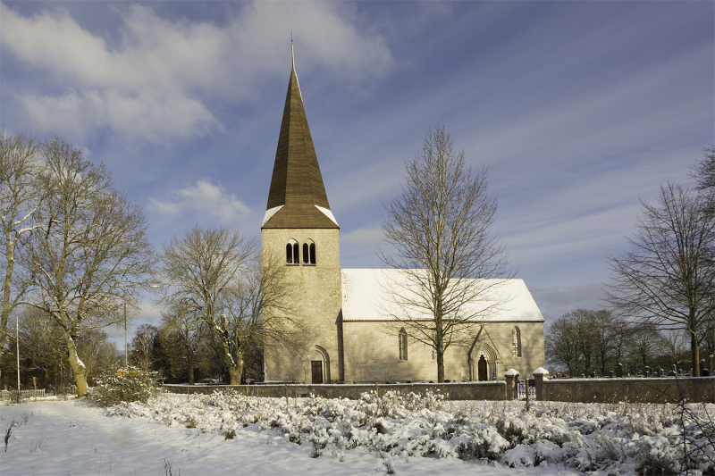 Sanda kyrka från söder