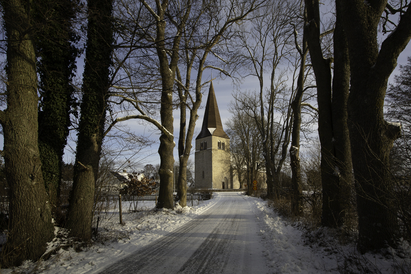 Sanda kyrka från sydväst