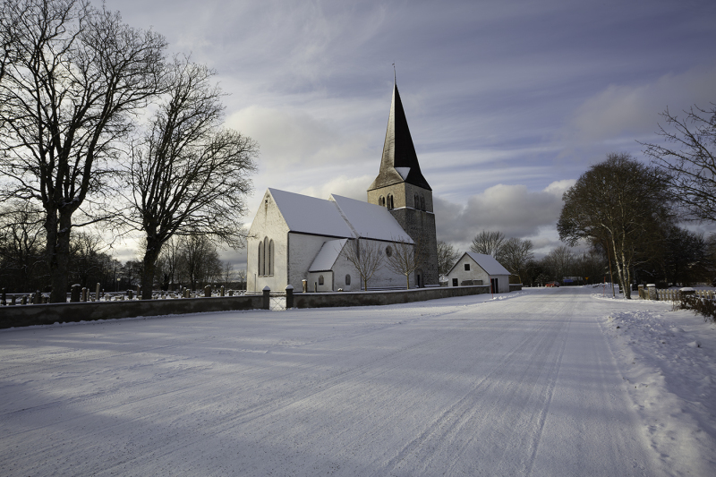 Sanda kyrka från nordost