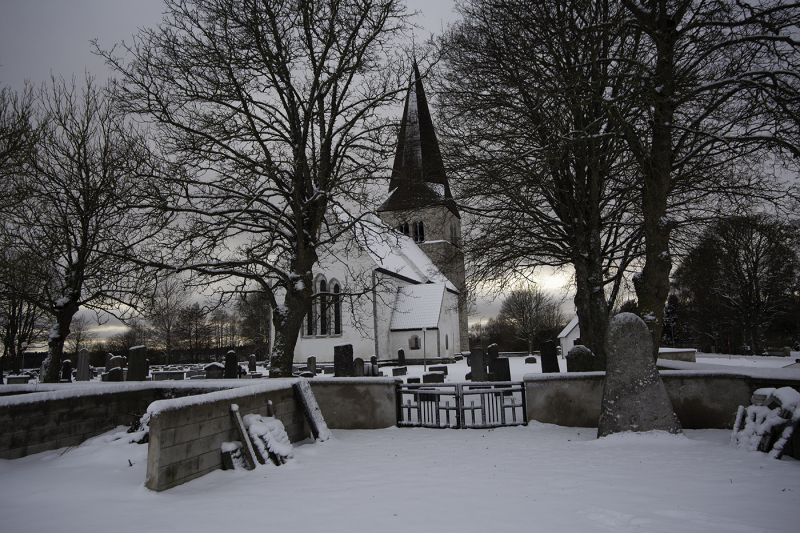 Sanda kyrka från öster