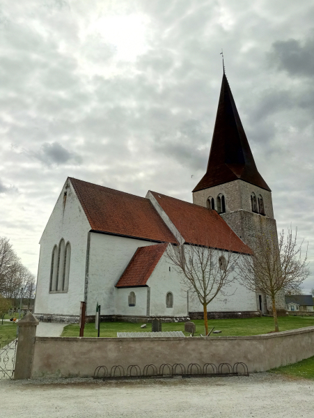 Sanda kyrka från nordost