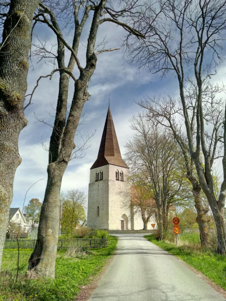 Sanda kyrka från sydväst