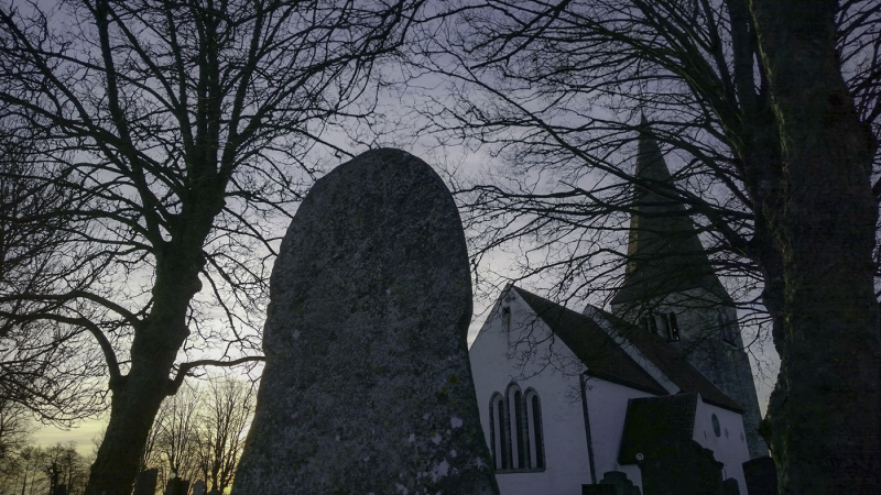 Sanda kyrka från öster