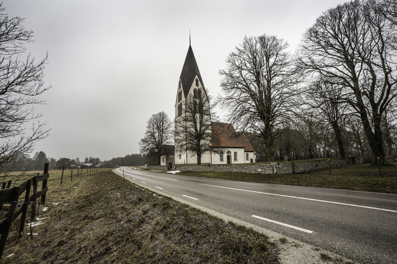 Sproge kyrka från söder