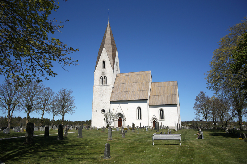 Tofta kyrka från söder