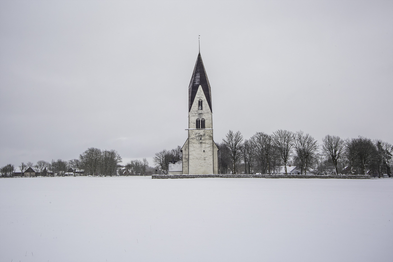 Tofta kyrka från väster