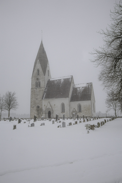 Tofta kyrka från söder