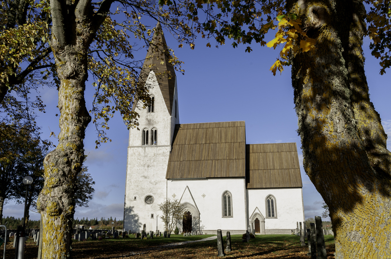 Tofta kyrka från söder