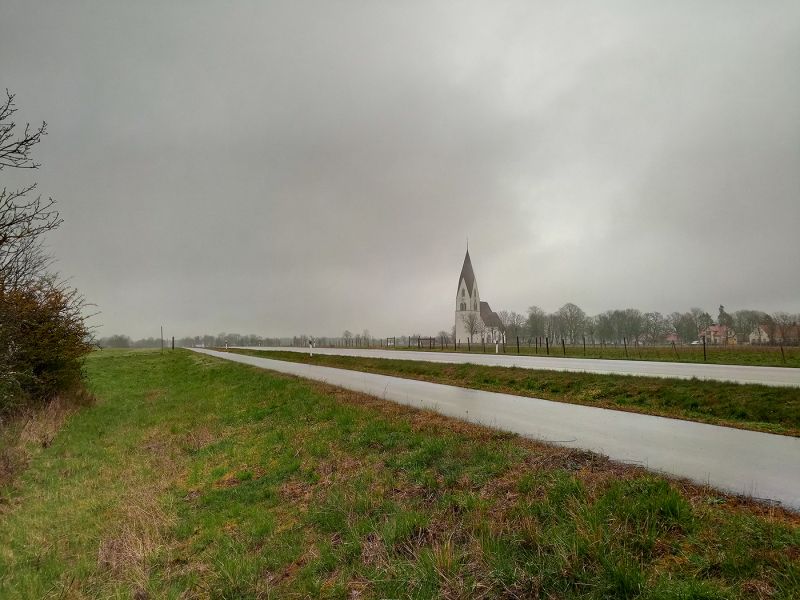 Tofta kyrka från söder