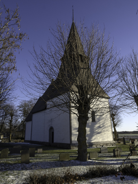 Träkumla kyrka från nordväst