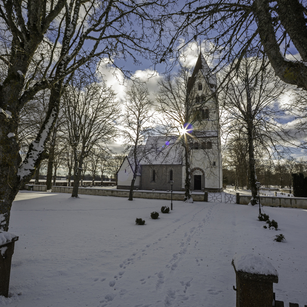 Vall kyrka från söder