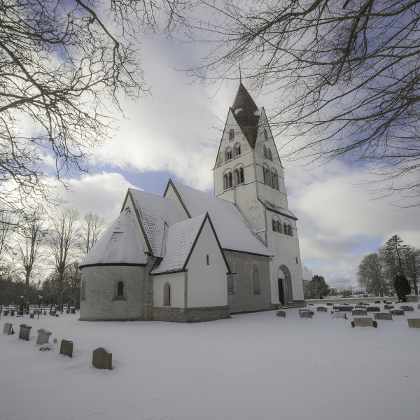 Vall kyrka från nordost