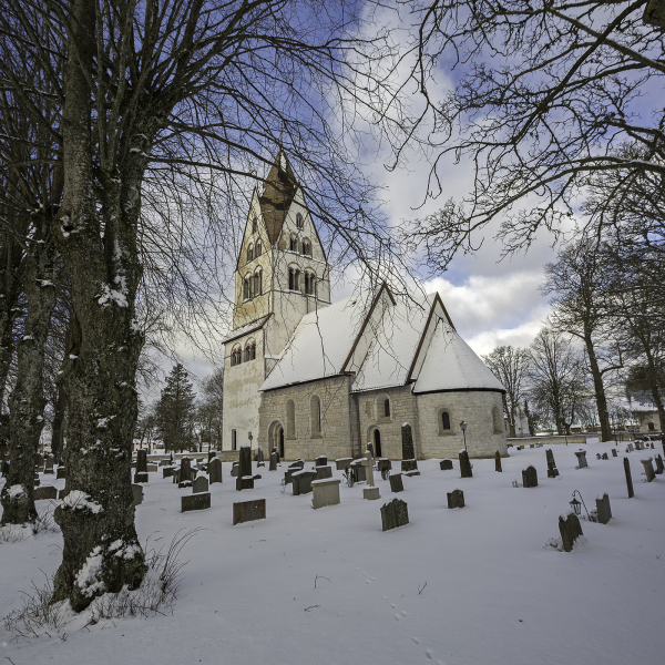 Vall kyrka från sydost