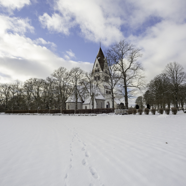 Vall kyrka från nordost