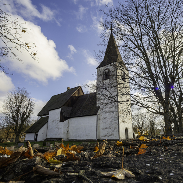Vallstena kyrka från nordväst