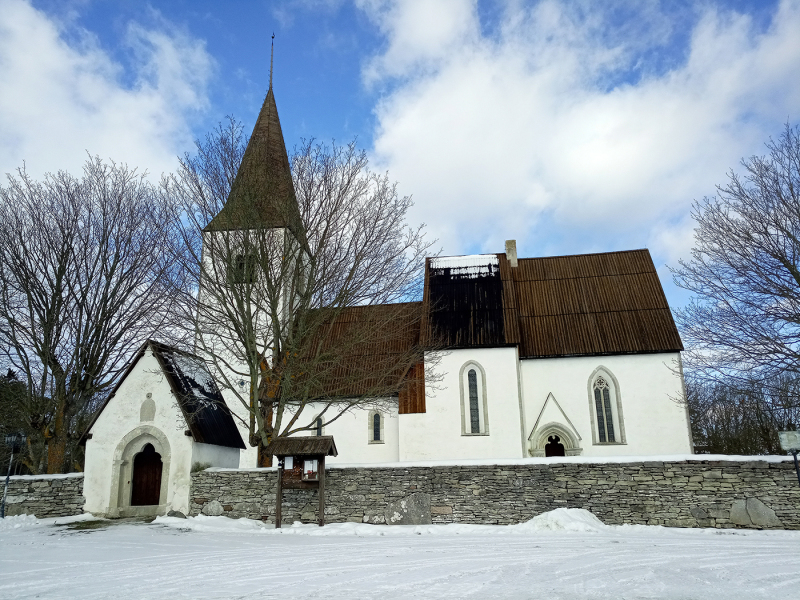 Vallstena kyrka från söder