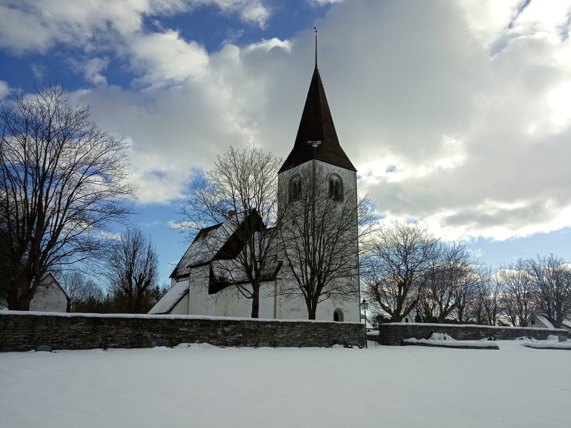 Vallstena kyrka från nordväst