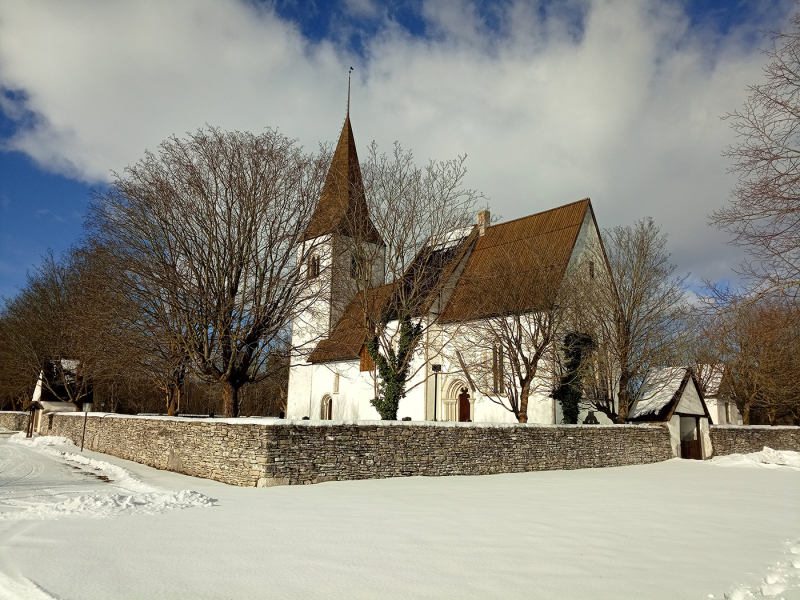Vallstena kyrka från sydost