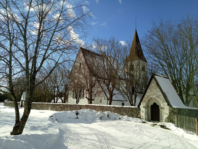 Vallstena kyrka från söder