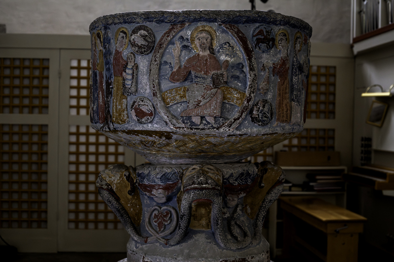 Dopfunt från 1100-talet, målad på 1700-talet