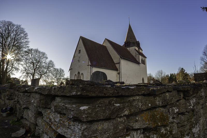 Väskinde kyrka från nordost